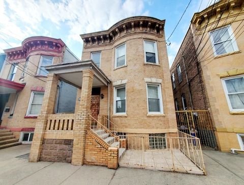 Multifamily For Sale - 6031 Tyler Pl<br/> Hudson County, West New York, NJ 07093