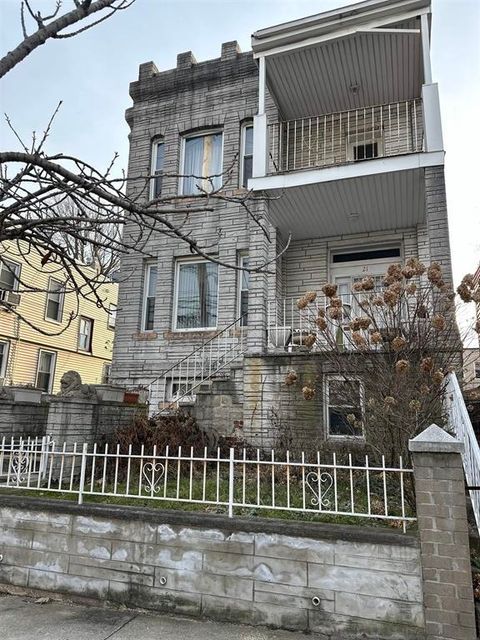 21 BAYVIEW AVE Jersey City NJ 07305