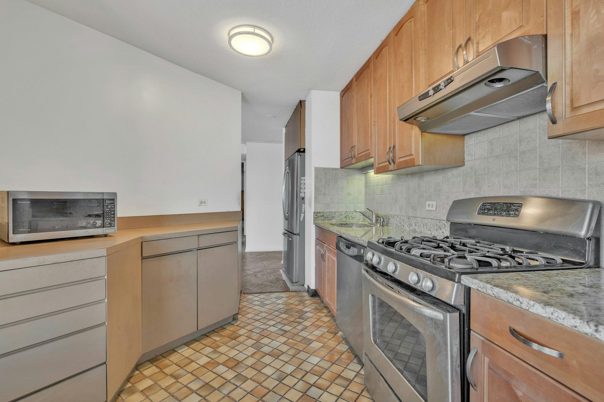 7004 Blvd East #33D, Guttenberg, New Jersey image 4