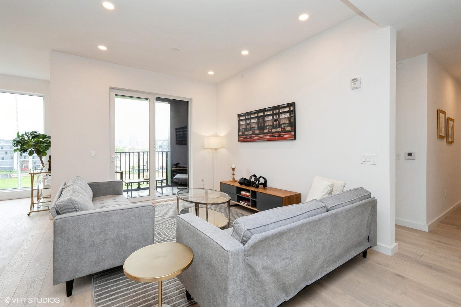 425 3RD ST 401