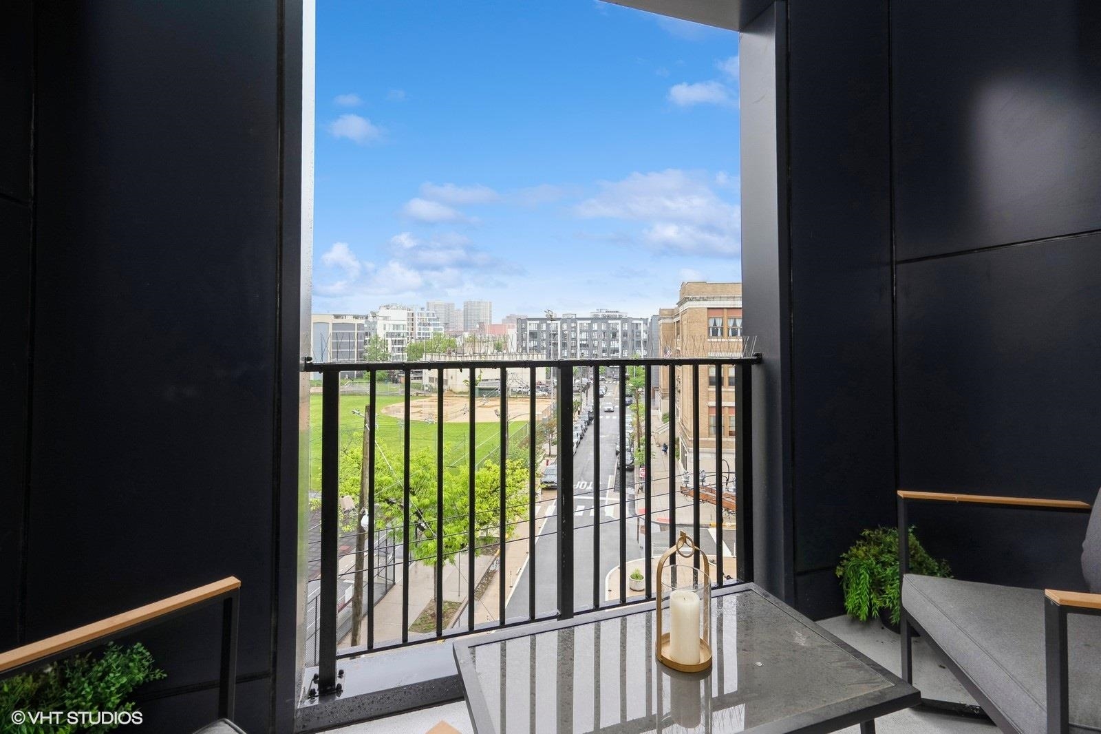 425 3RD ST 401