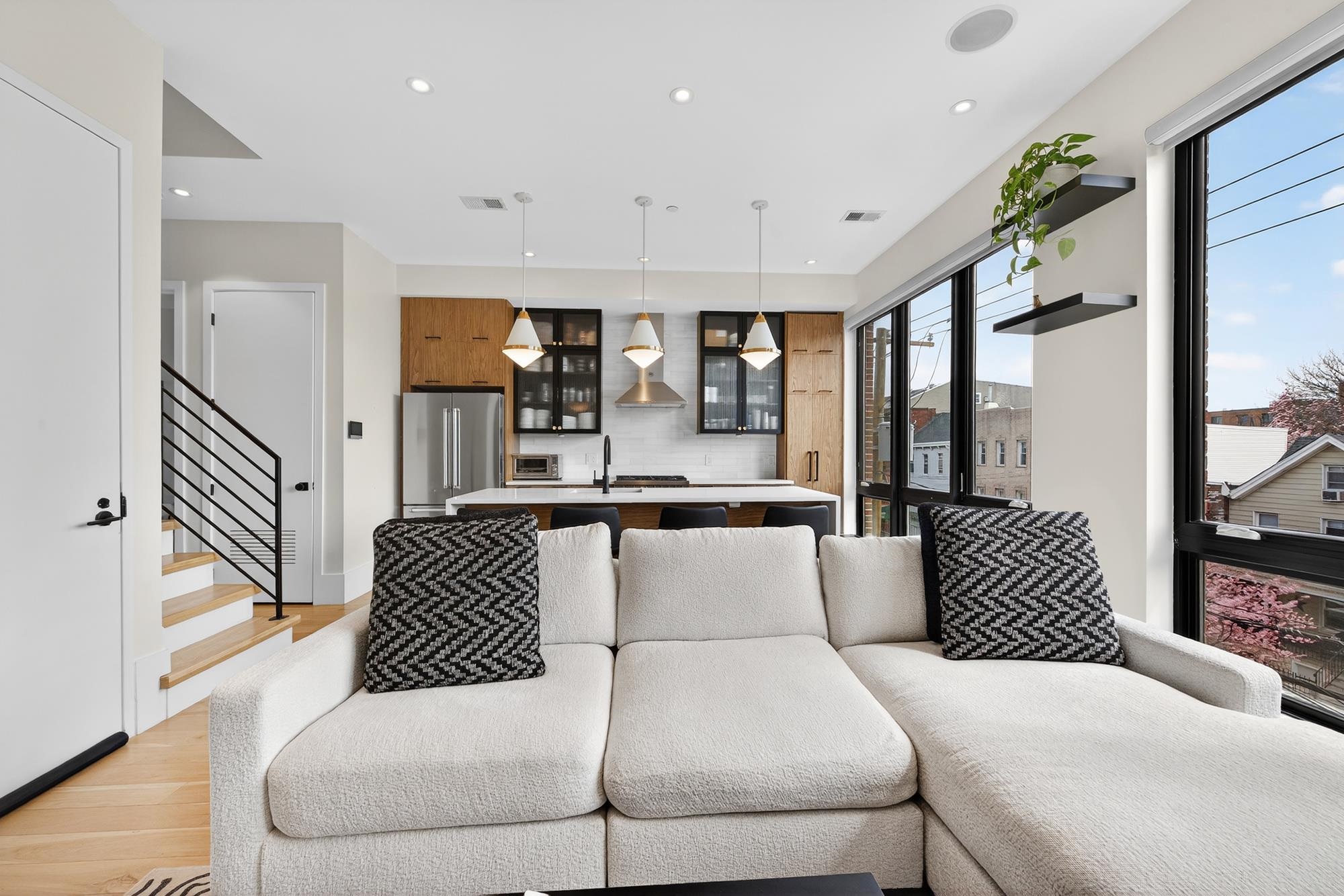 339 PALISADE AVE 3