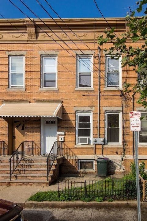 Multifamily For Sale - 400 Woodlawn Ave<br/> Hudson County, Jersey City, NJ 07305