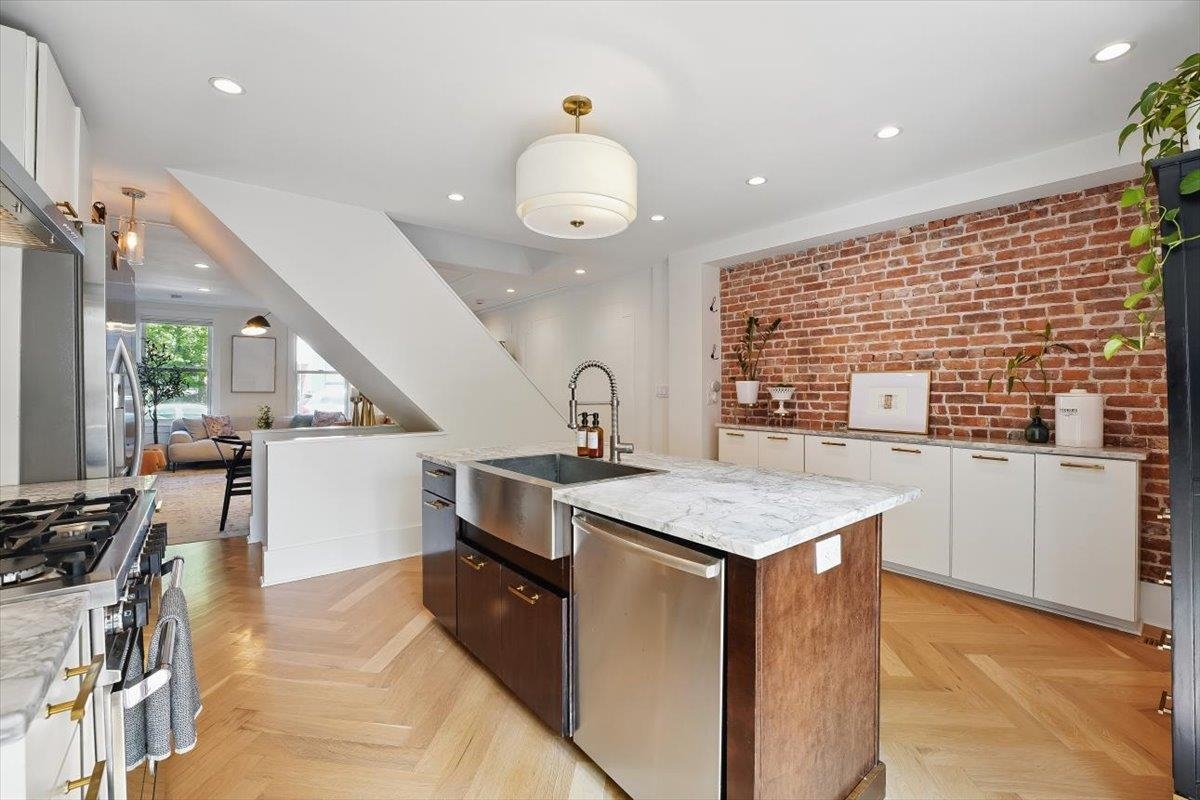 207 7th St, Hoboken, New Jersey image 8