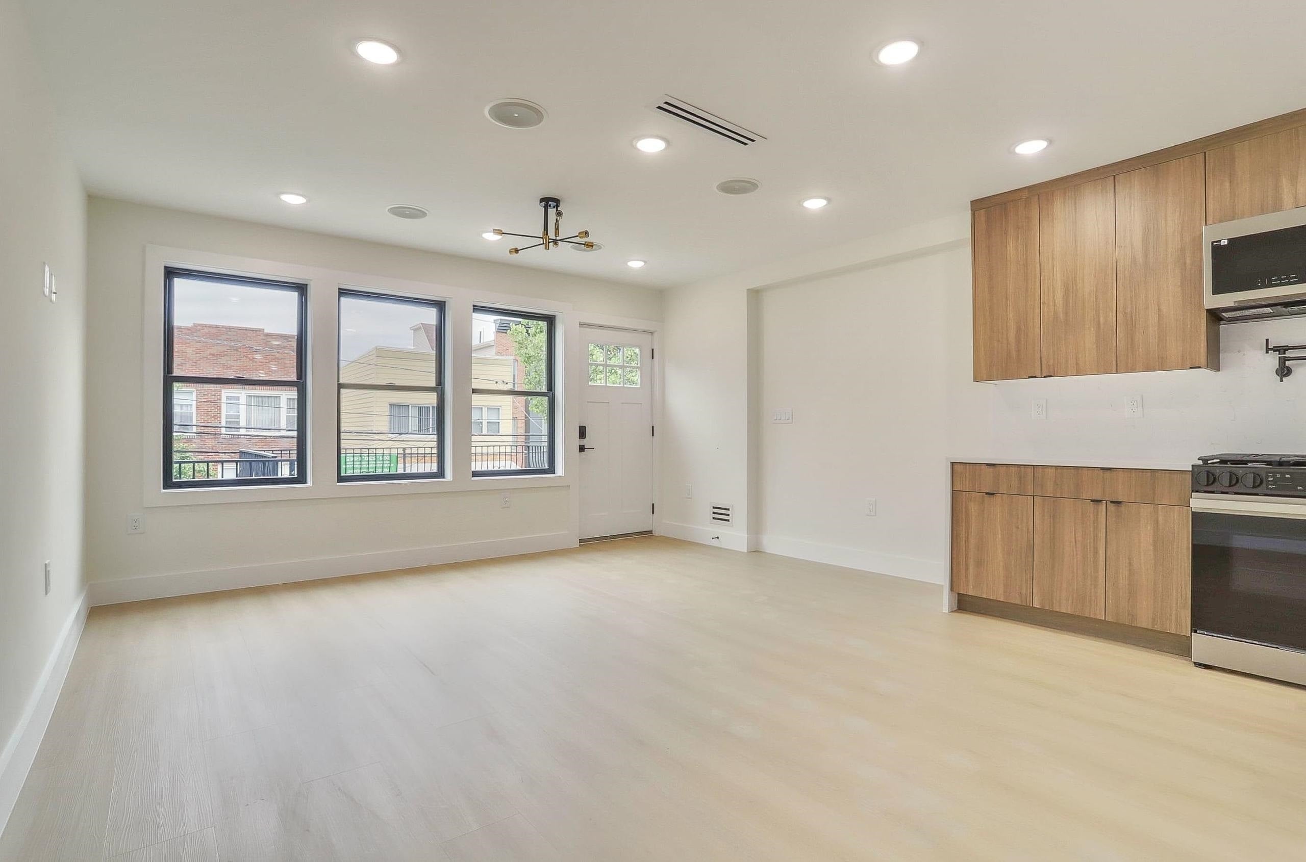 182 COLUMBIA AVE