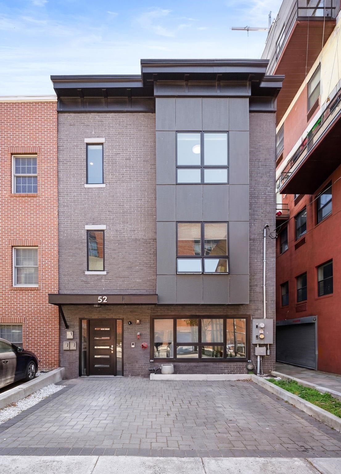 52 SHERMAN AVE 3