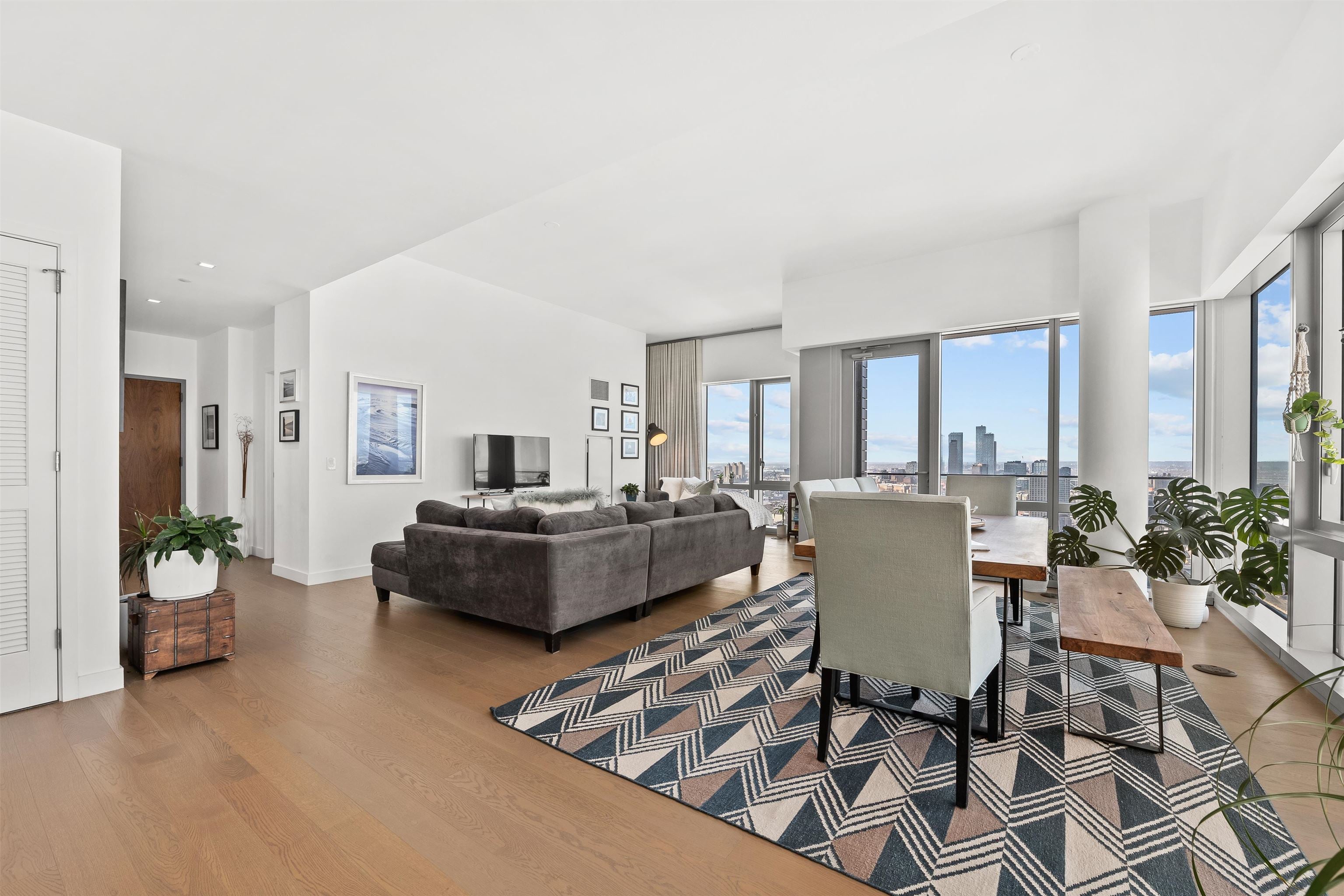 75 PARK LANE SOUTH PH-3701