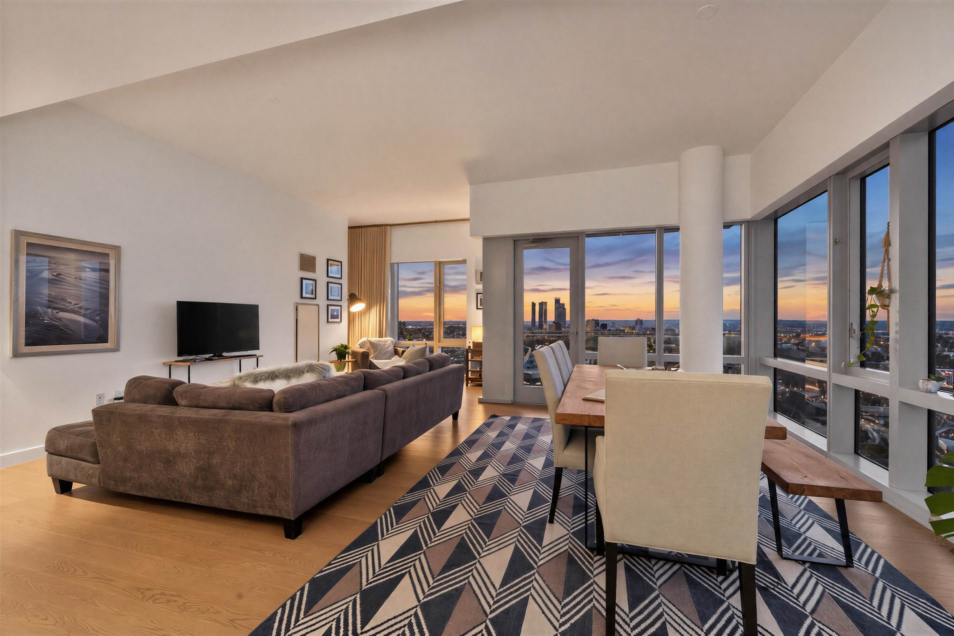 75 PARK LANE SOUTH PH-3701