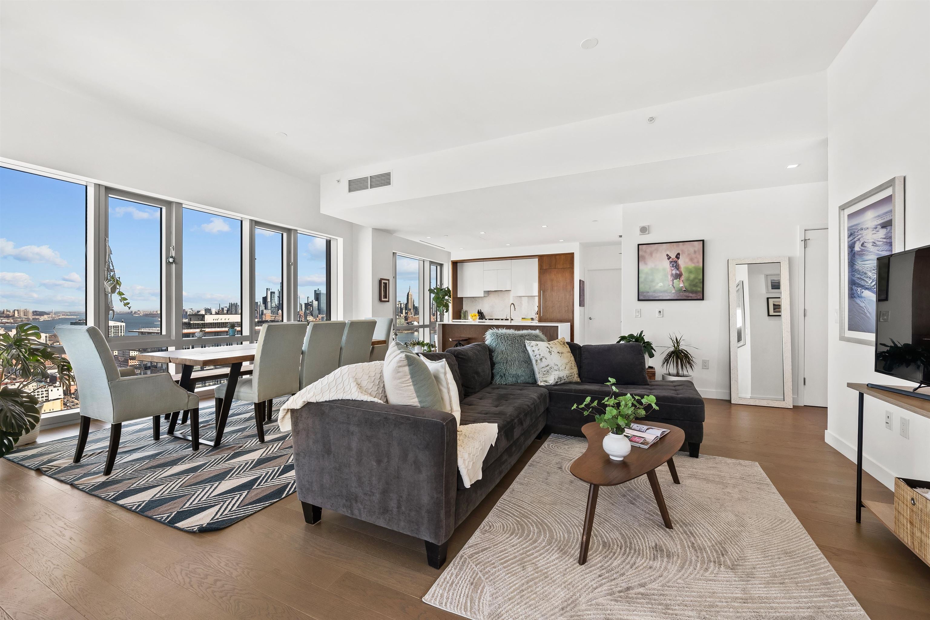 75 PARK LANE SOUTH PH-3701