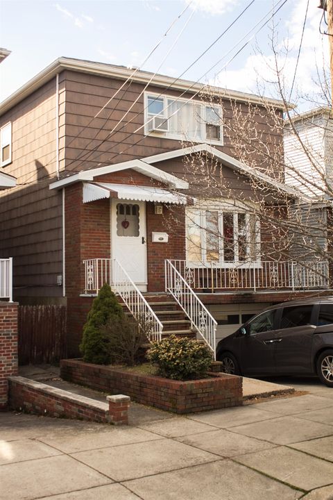 8 OAK ST Bayonne NJ 07002