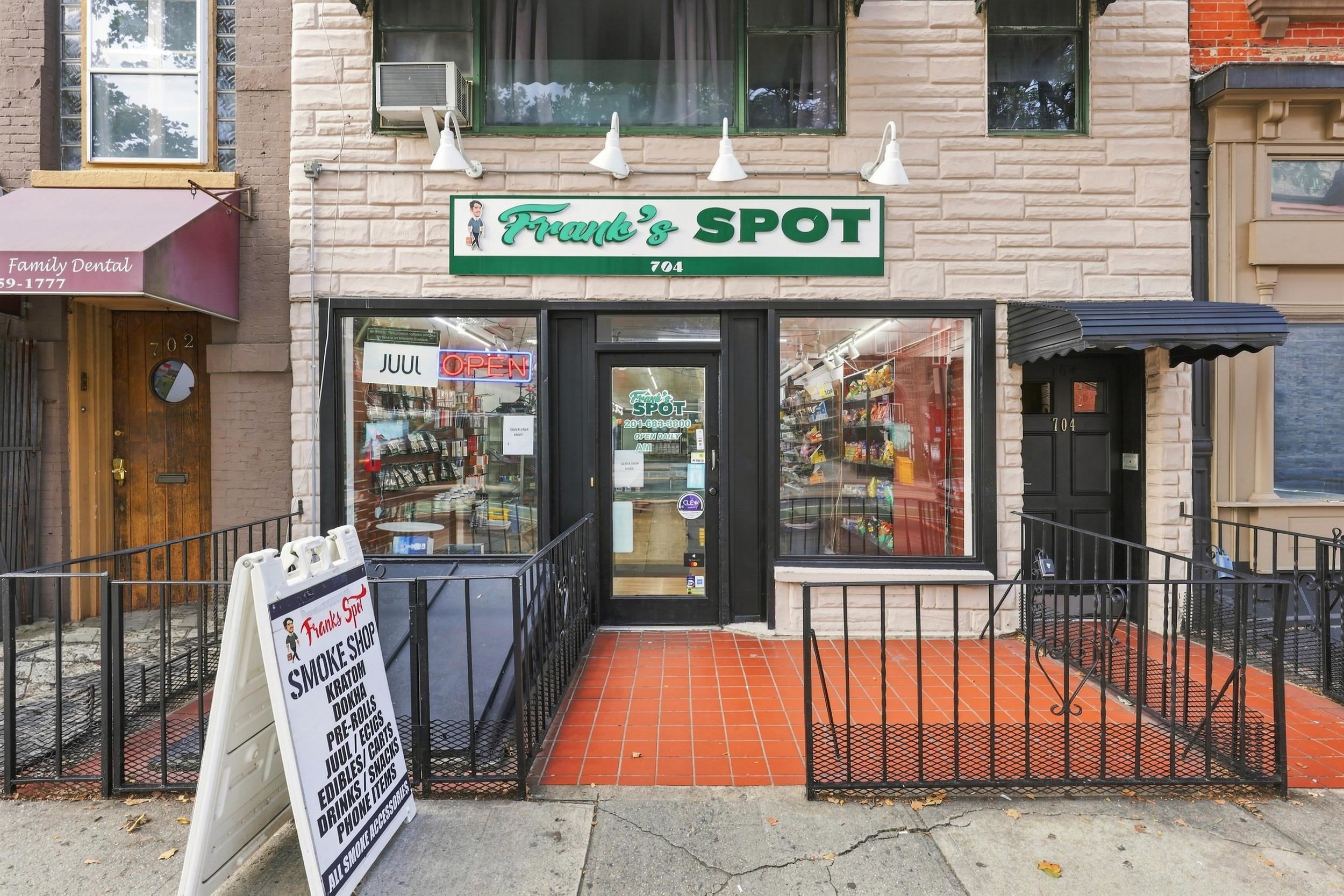 Search Homes 1 704 WASHINGTON ST