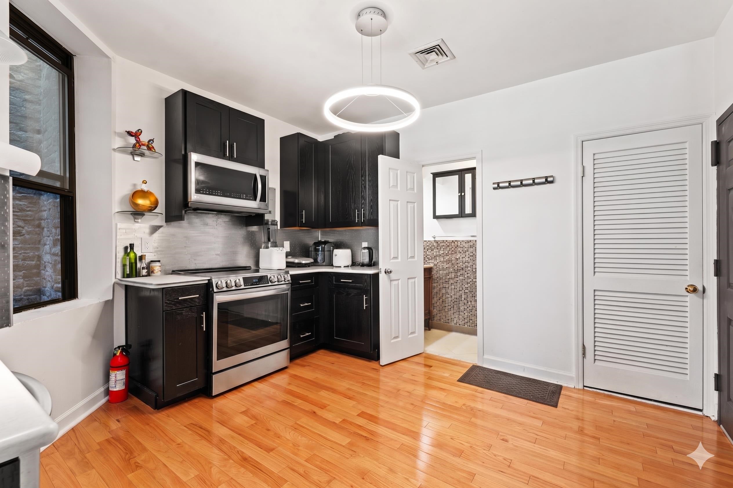 222 48TH ST 4D