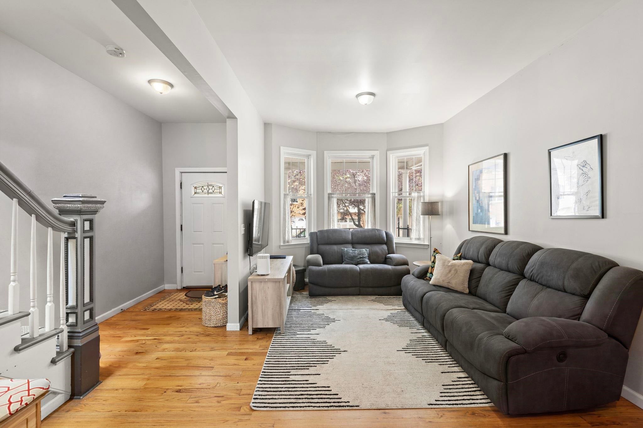 349 OGDEN AVE