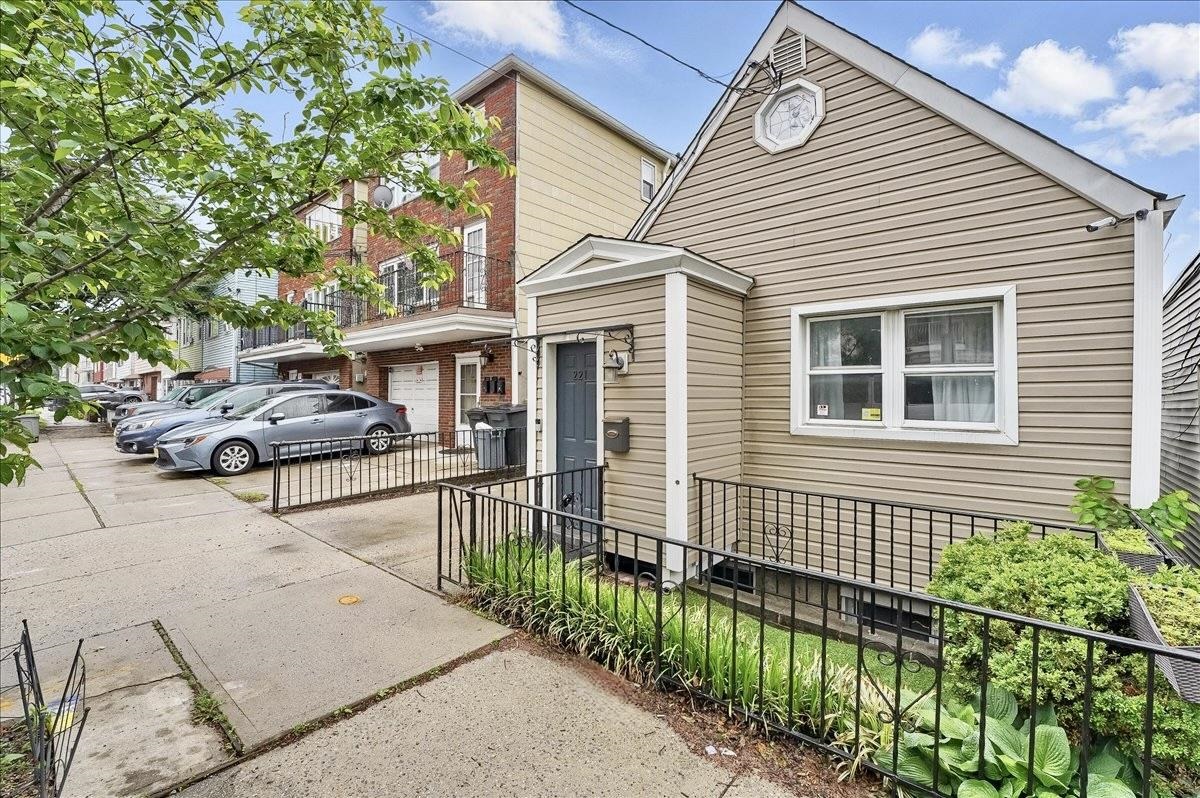 221 Terrace Ave, Jersey City, New Jersey image 18