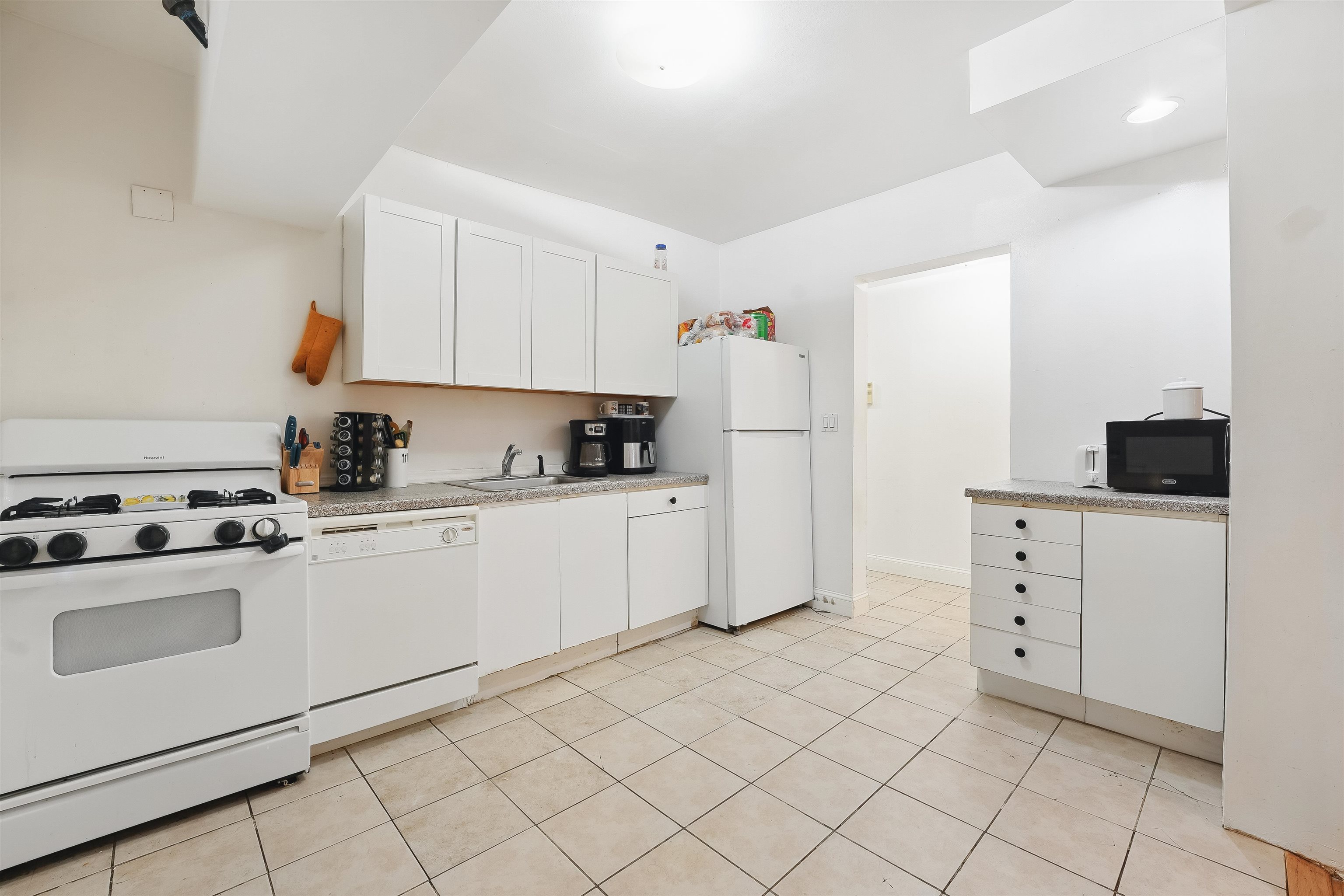 7435 Blvd East #B2, North Bergen, New Jersey image 3