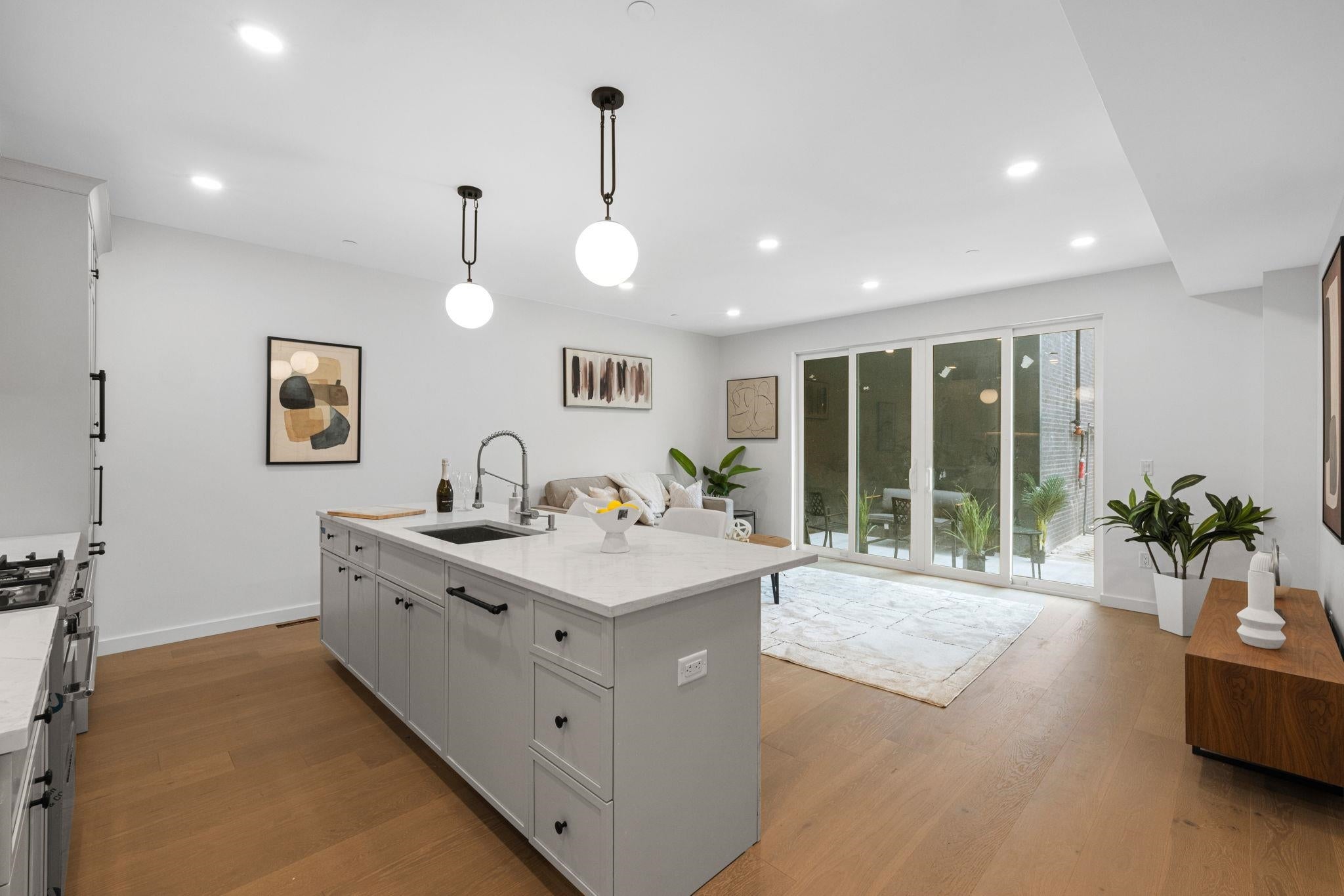 Search Homes 2 318 BARROW ST 1