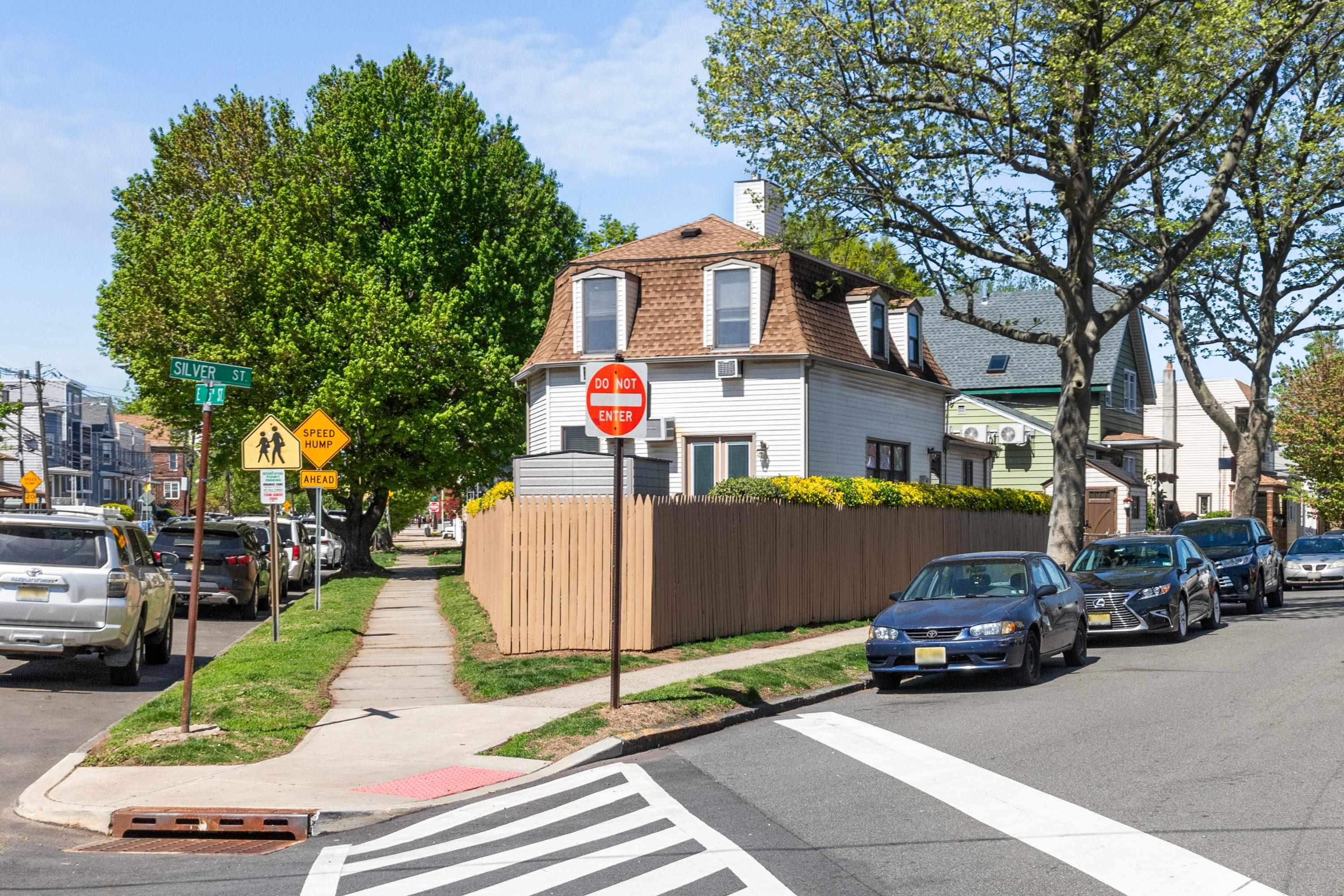 64 Silver St, Bayonne, New Jersey image 38