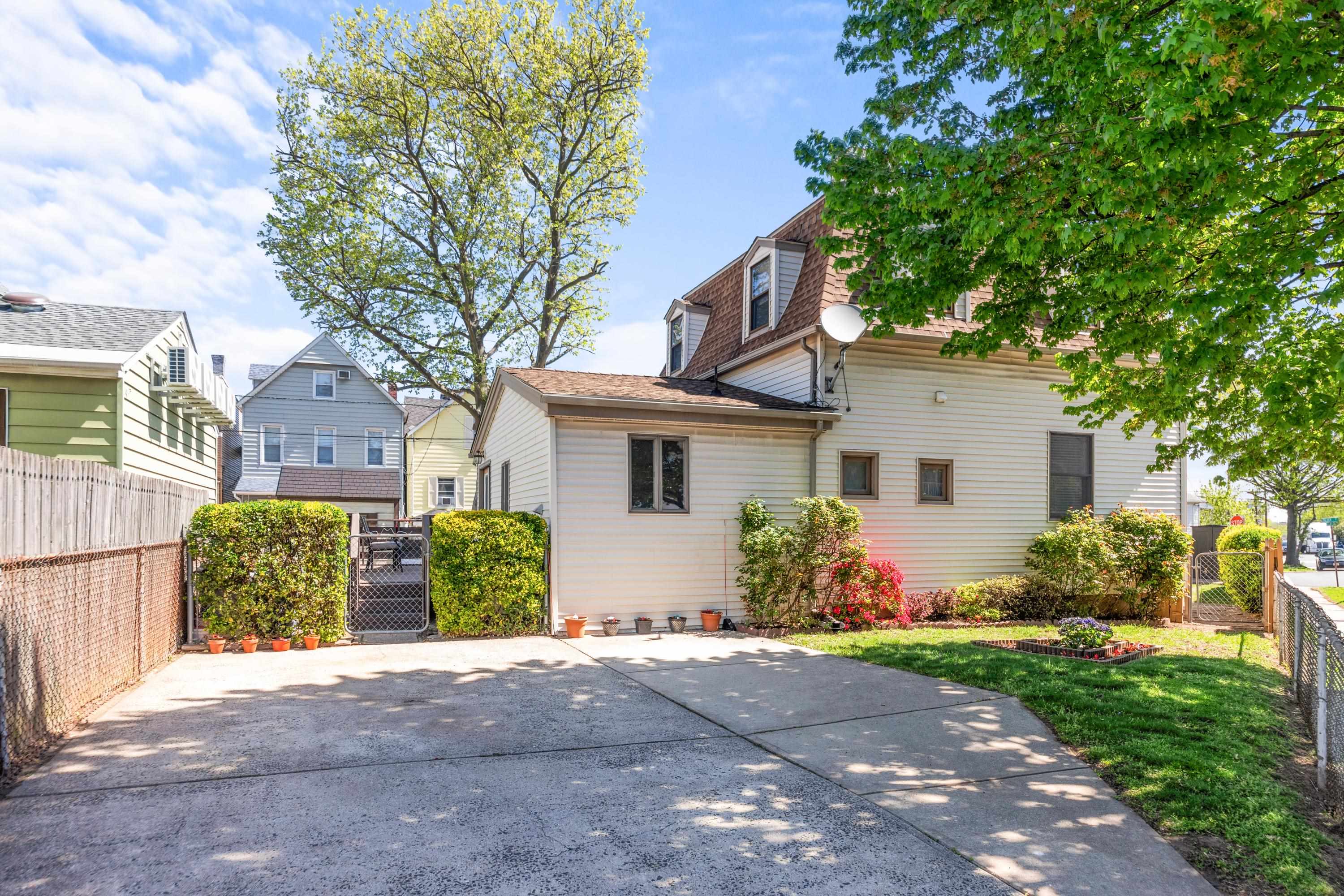 64 Silver St, Bayonne, New Jersey image 36