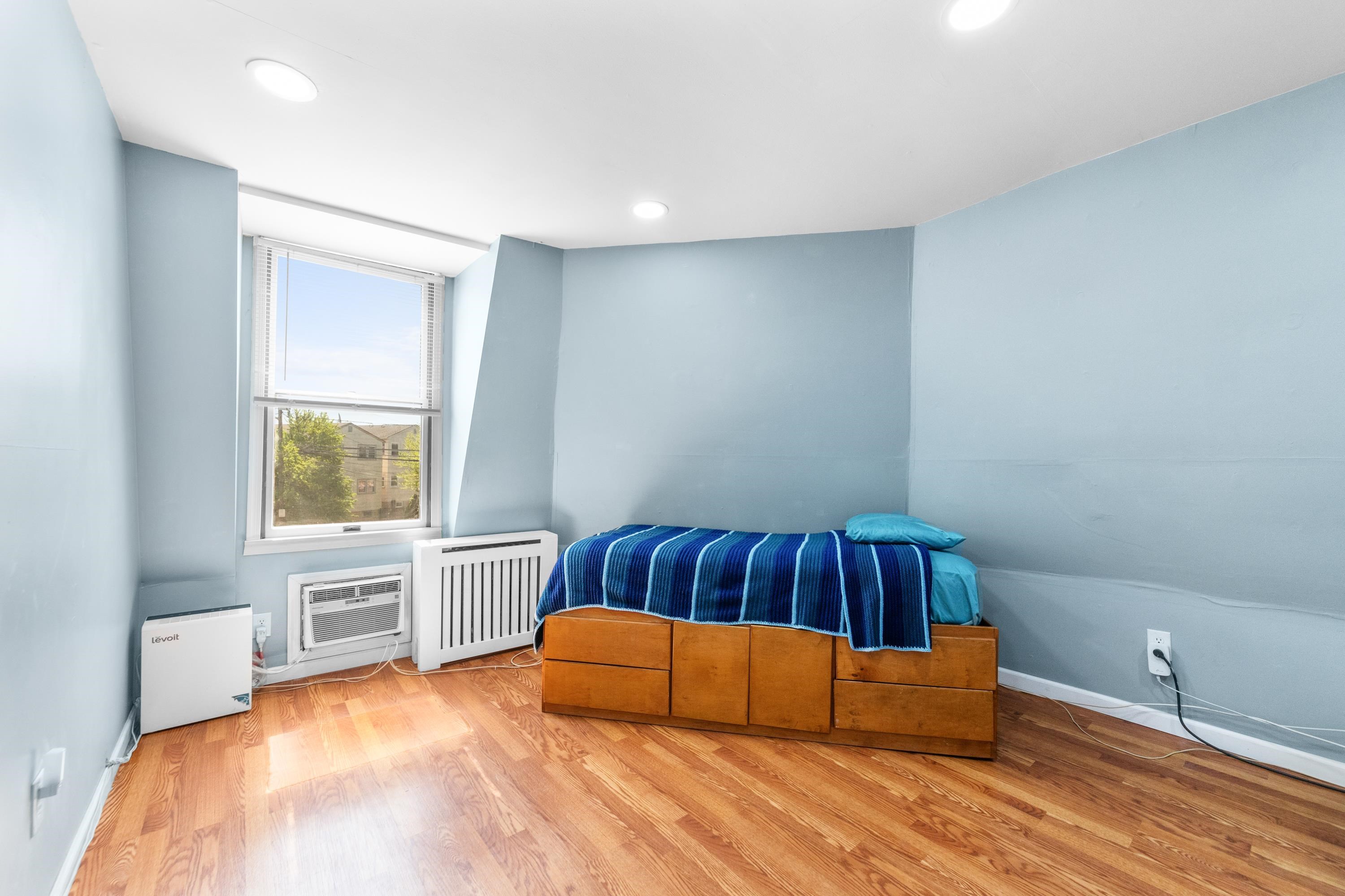 64 Silver St, Bayonne, New Jersey image 29