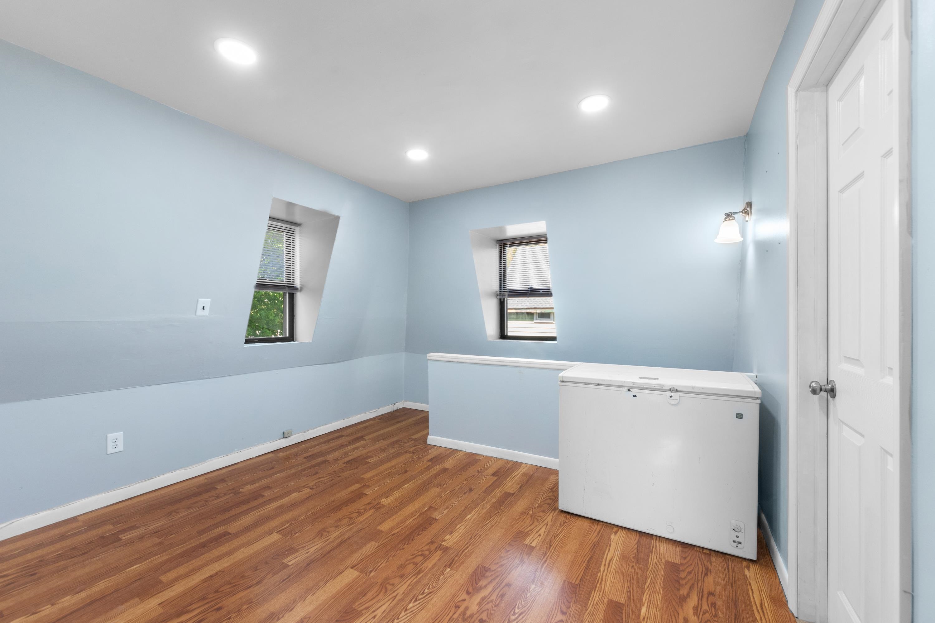 64 Silver St, Bayonne, New Jersey image 23