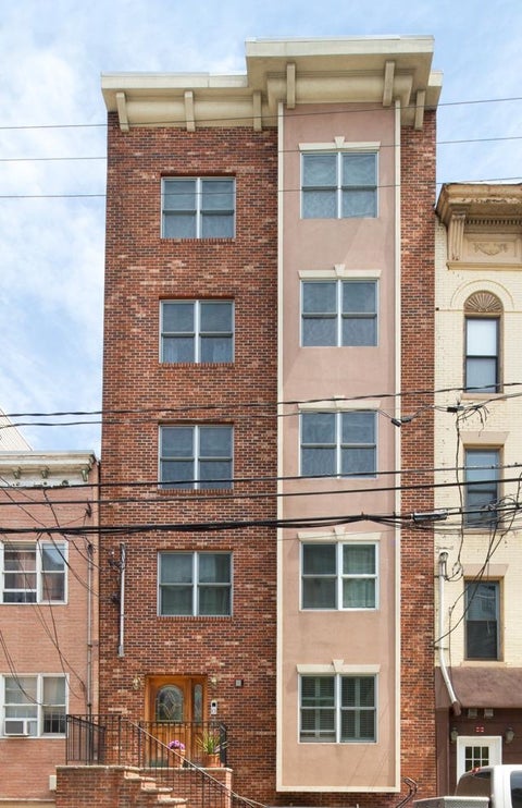 Featured picture for the property 240010886
