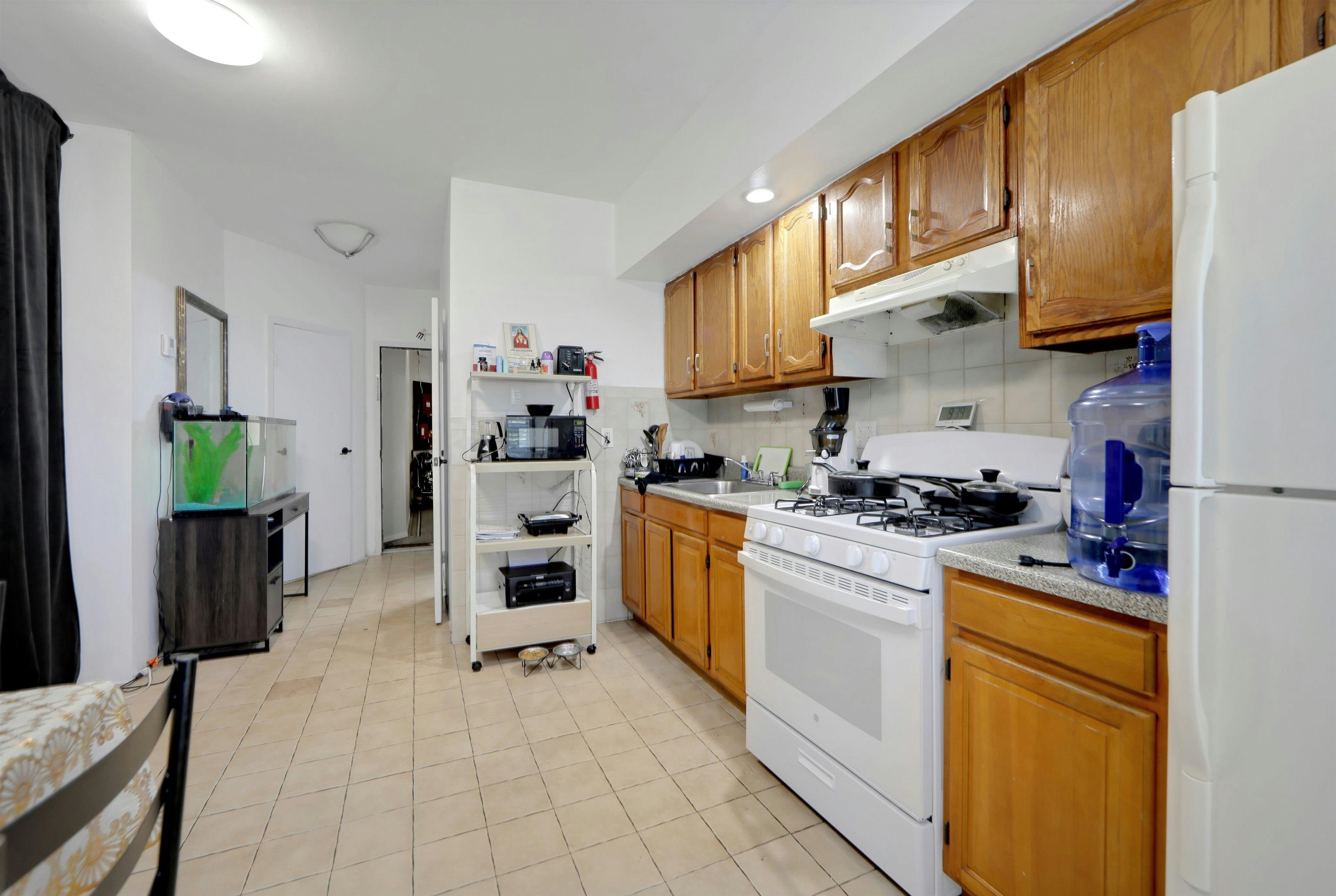 215 48th St #101, Union City, New Jersey image 9