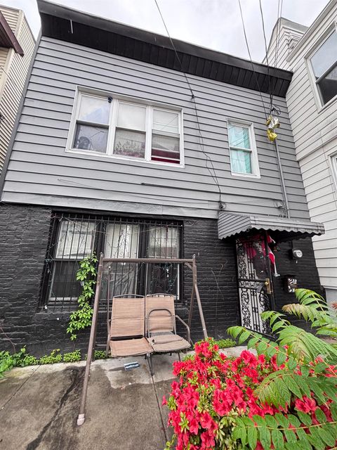 93 Woodlawn Ave, Jersey City, Greenville, NJ 07305 - MLS#: 250009096