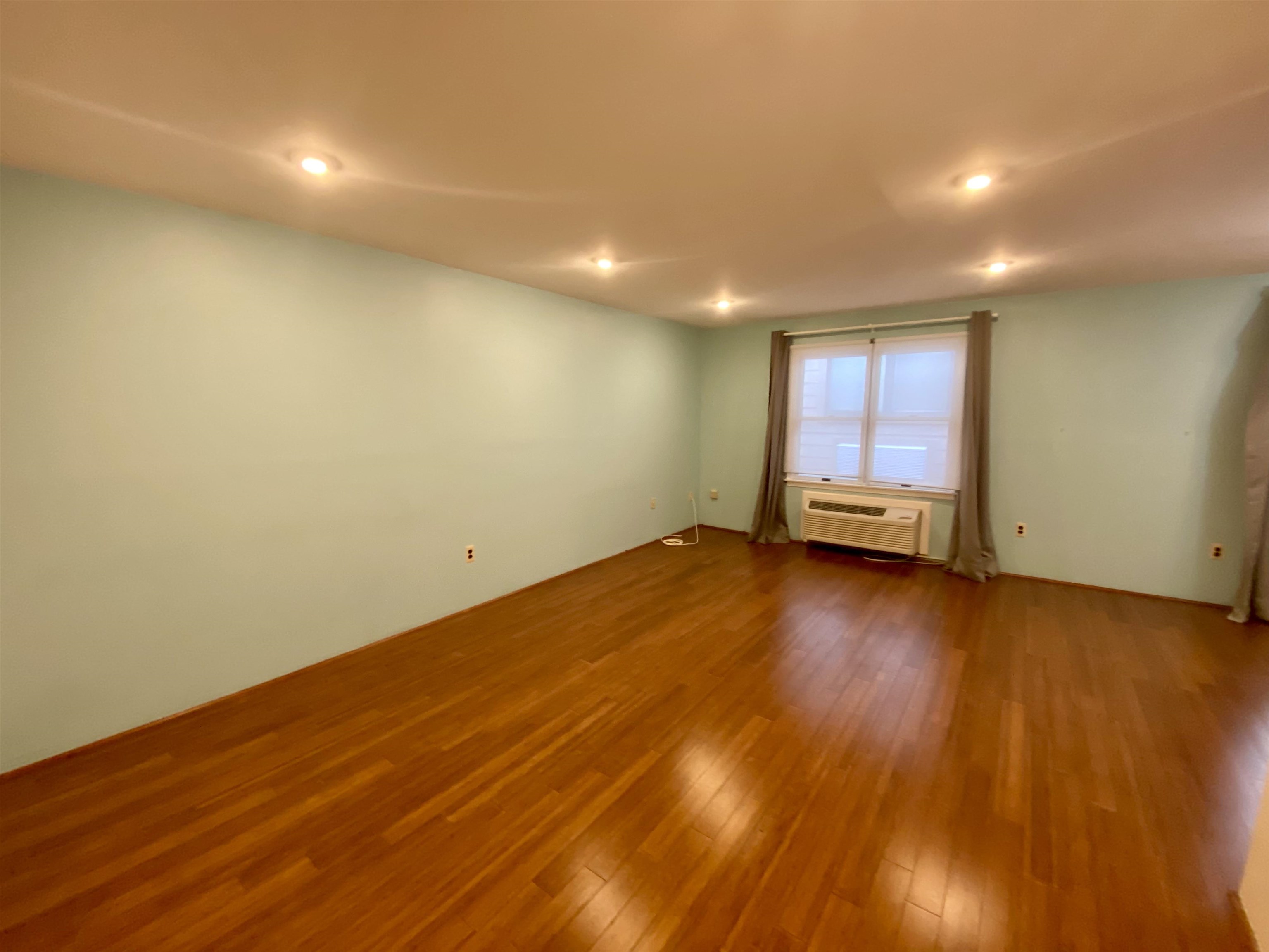 144 70th St #2D, Guttenberg, New Jersey image 4