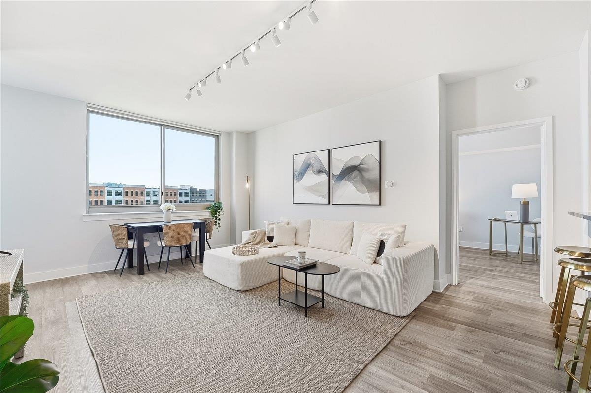 800 JACKSON ST 506