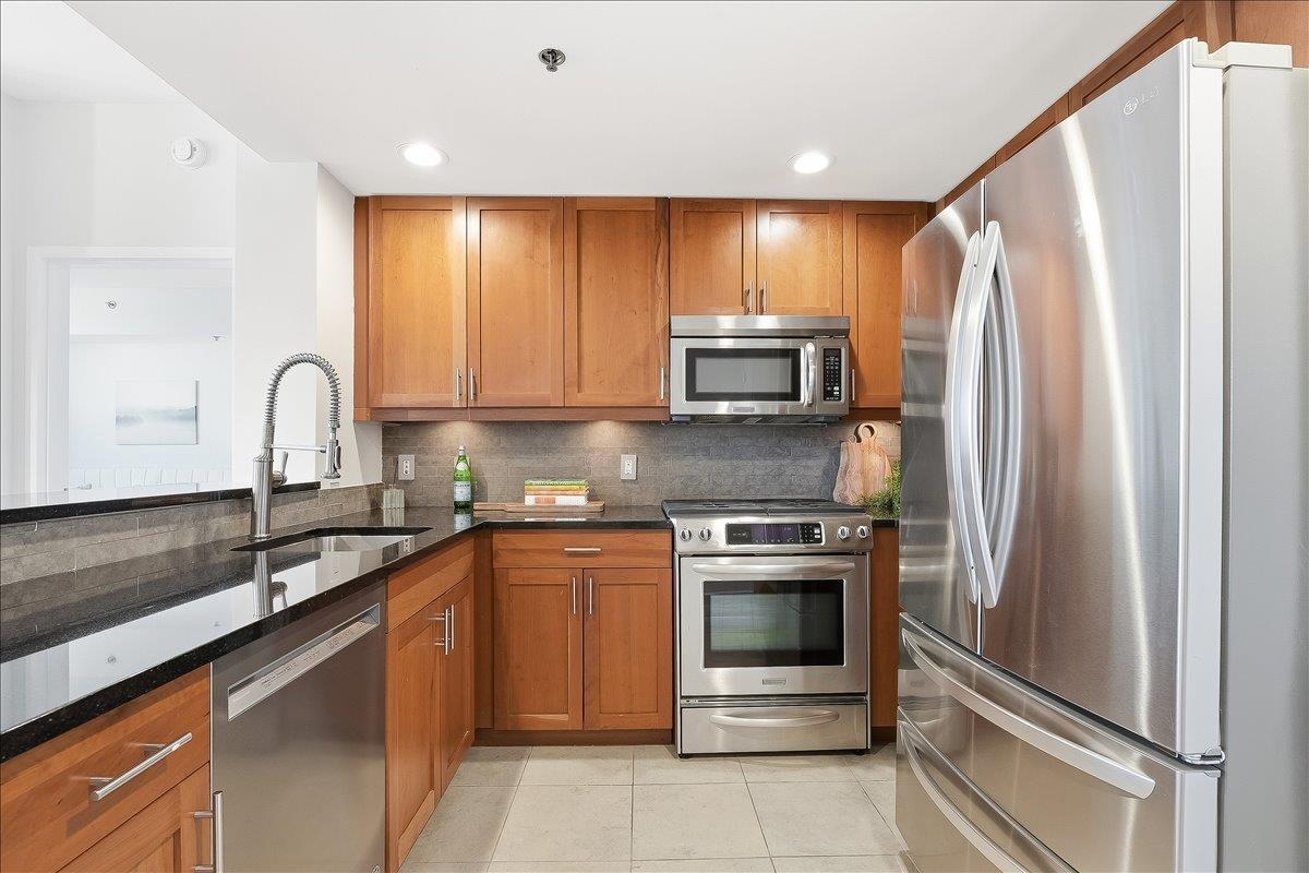 800 JACKSON ST 506