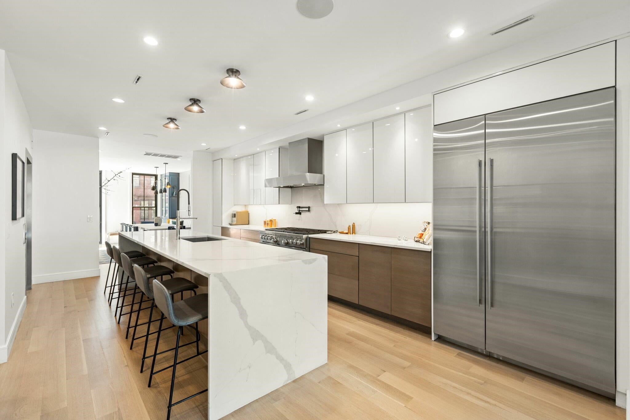 810 PARK AVE 1