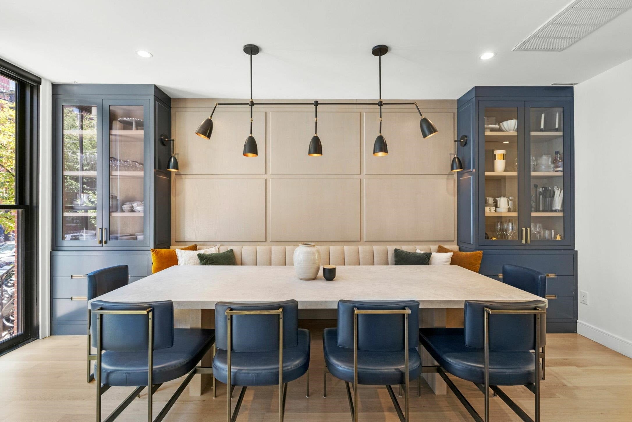 810 PARK AVE 1