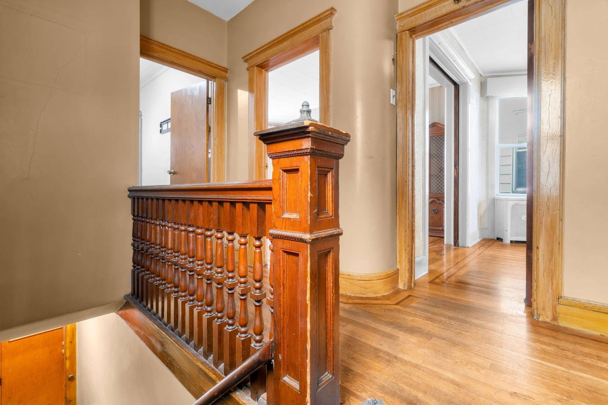 53 VAN REYPEN ST