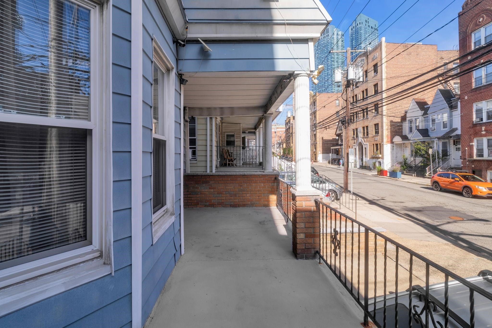53 VAN REYPEN ST