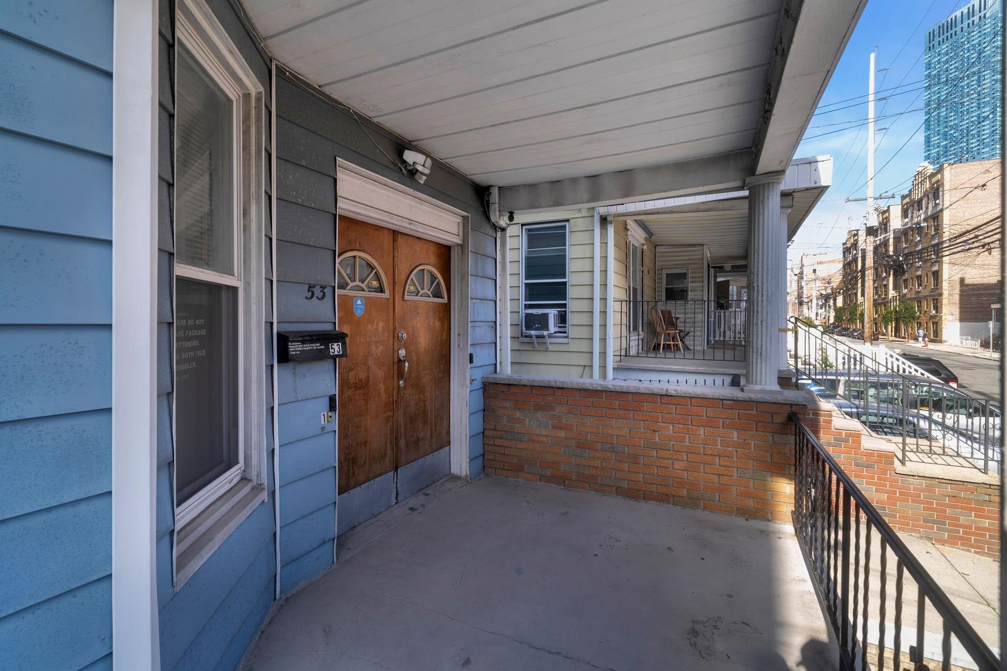 53 VAN REYPEN ST