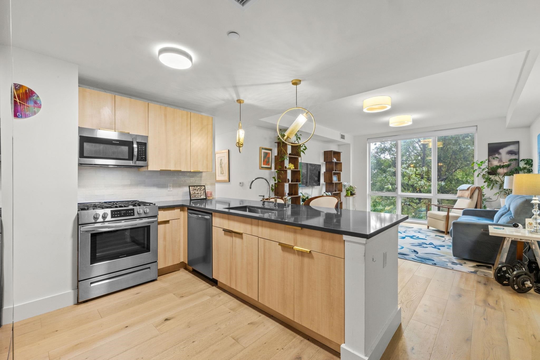Search Homes 4 348 BALDWIN AVE 205