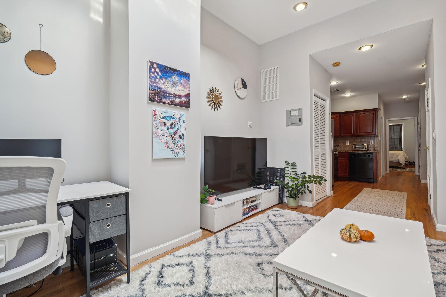 142 Webster Ave #2L, Jersey City, New Jersey image 3