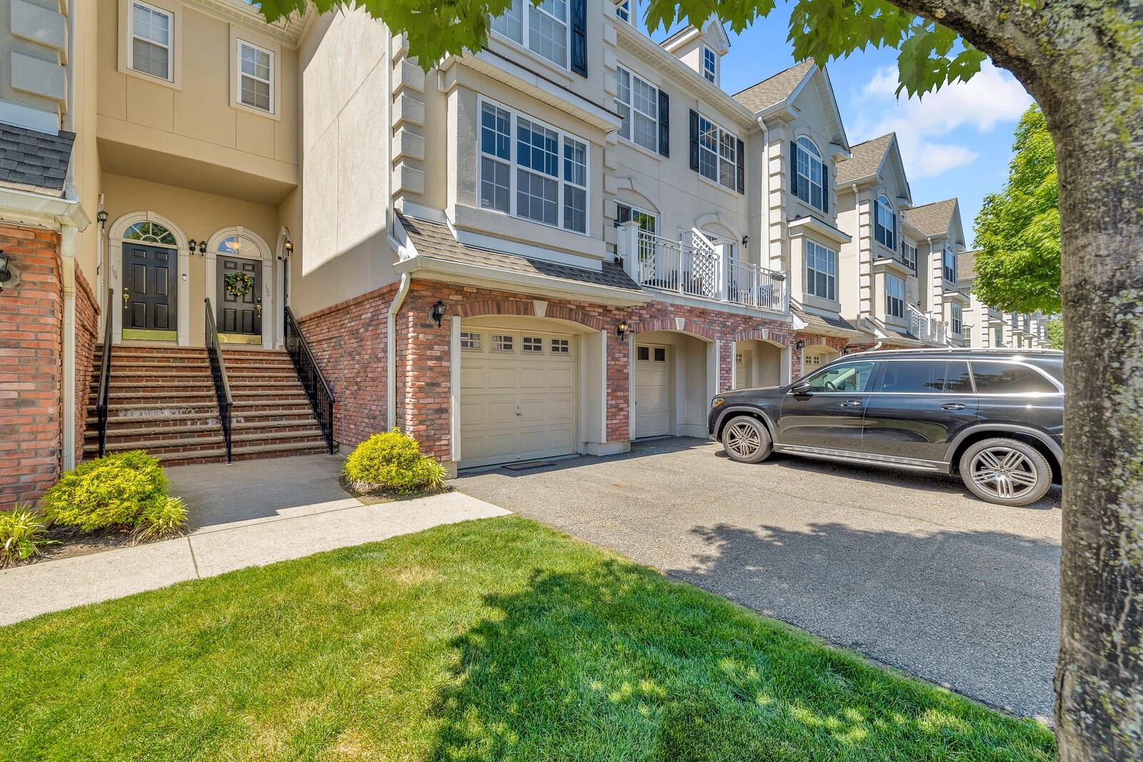 196 BLUE HERON DR 196