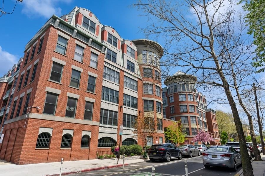 400 9th St #W2E, Hoboken, New Jersey image 4
