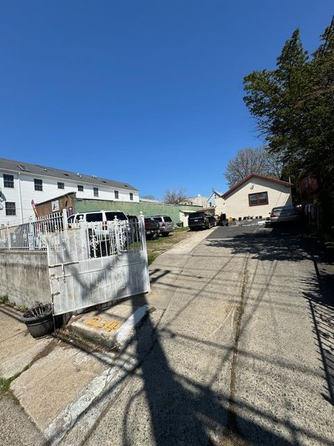 Homes For Sale - 254 Seaview Ave<br/> Jersey City, NJ 07305