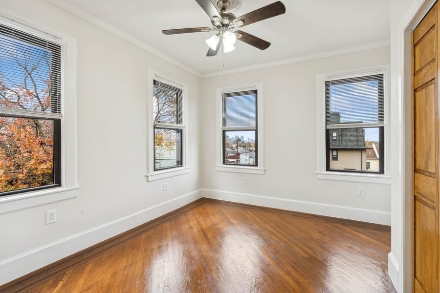 Jersey City, Bergen-Lafayett, New Jersey 07304, United States, 6 Bedrooms Bedrooms, ,4 BathroomsBathrooms,Residential,Active,90339