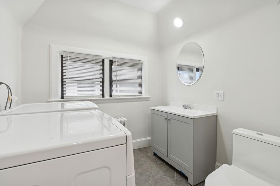 Jersey City, Bergen-Lafayett, New Jersey 07304, United States, 6 Bedrooms Bedrooms, ,4 BathroomsBathrooms,Residential,Active,90339