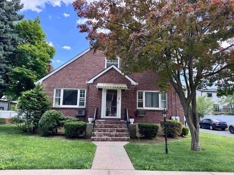 Multifamily For Rent - 816 Kingsland Ave<br/> Fort Lee, NJ 07024