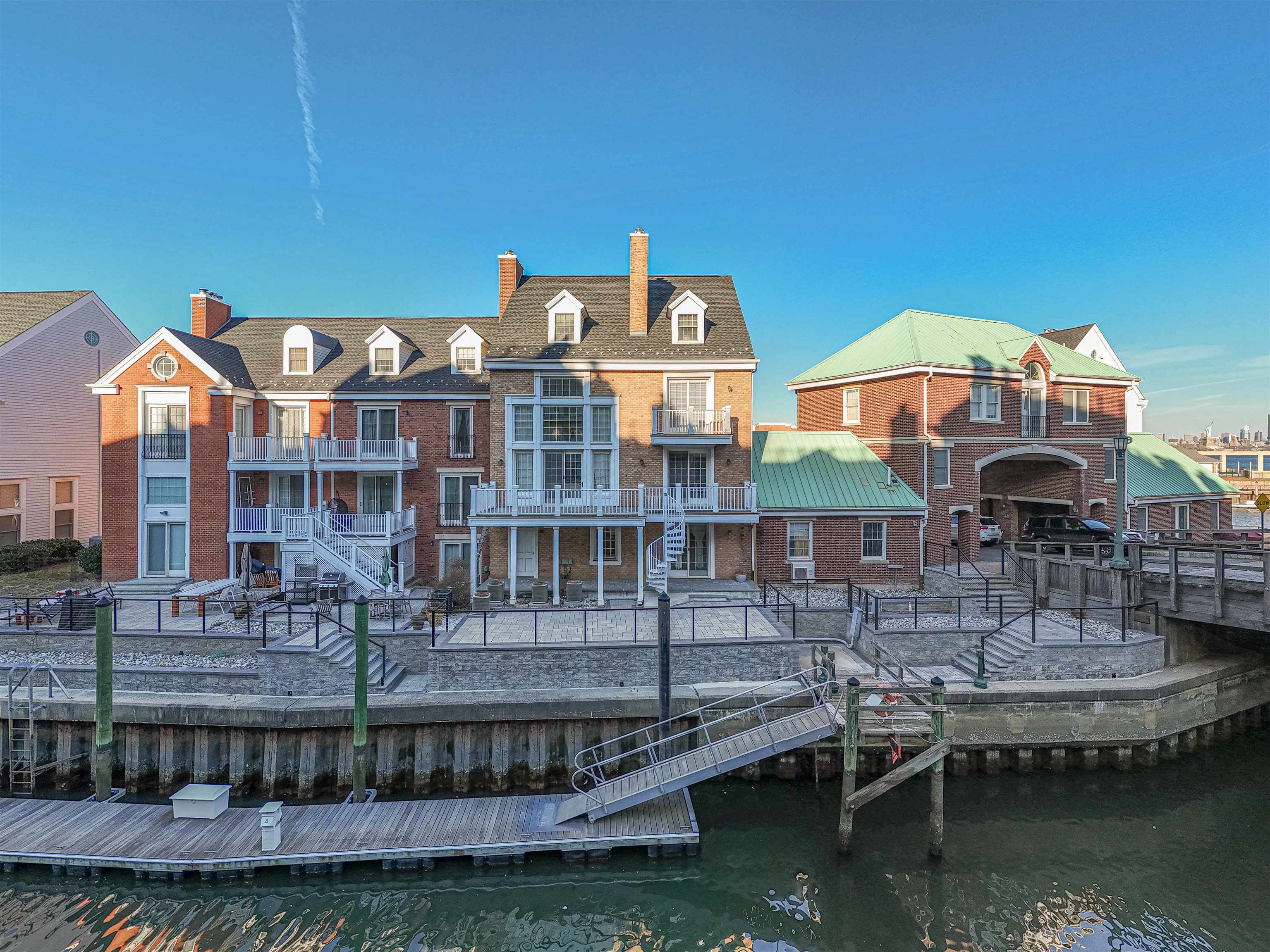 30 HALF MOON ISLE