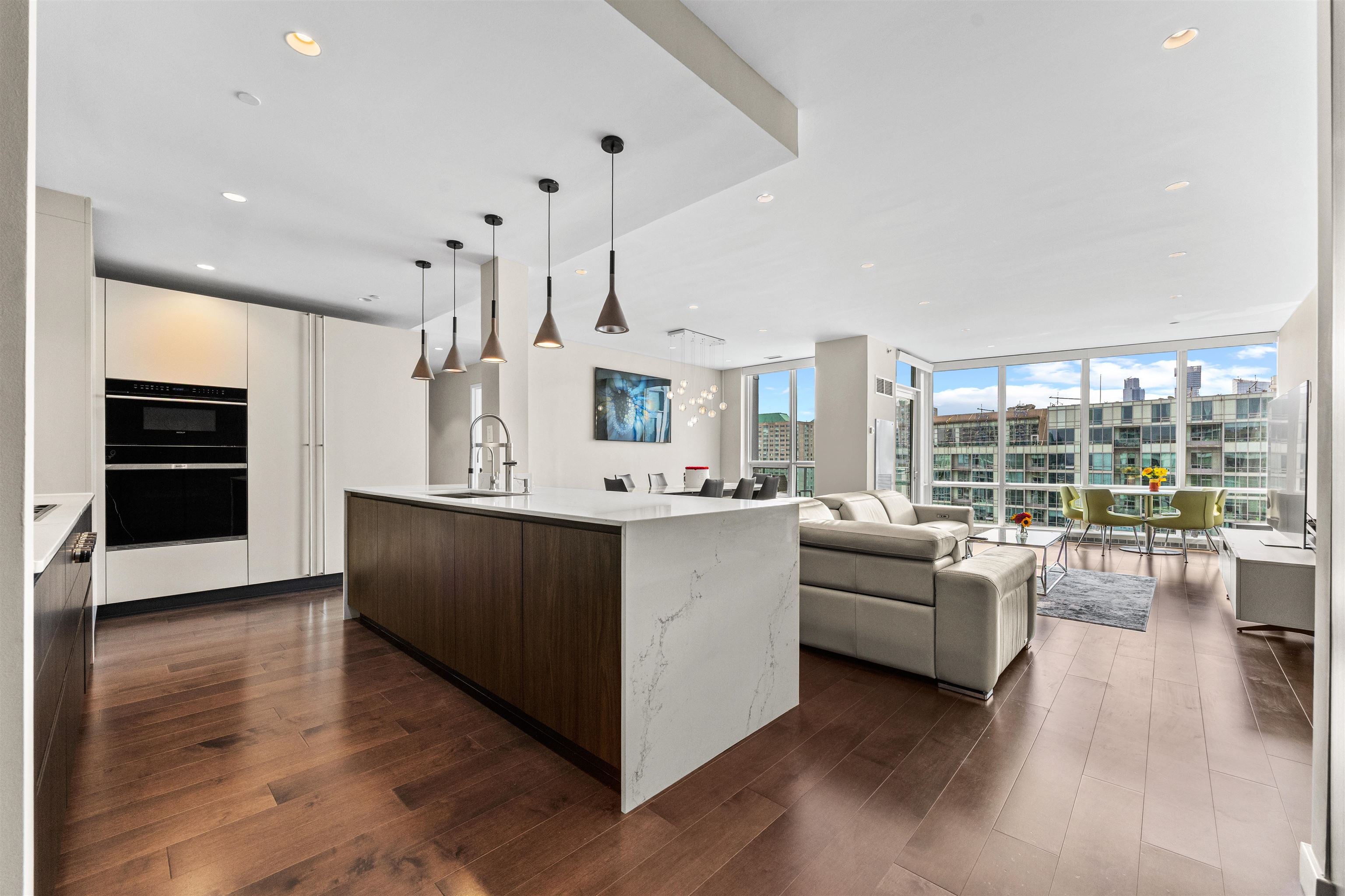 1 SHORE LANE 2711/2710