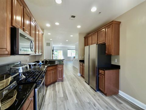 MLS: 250010083