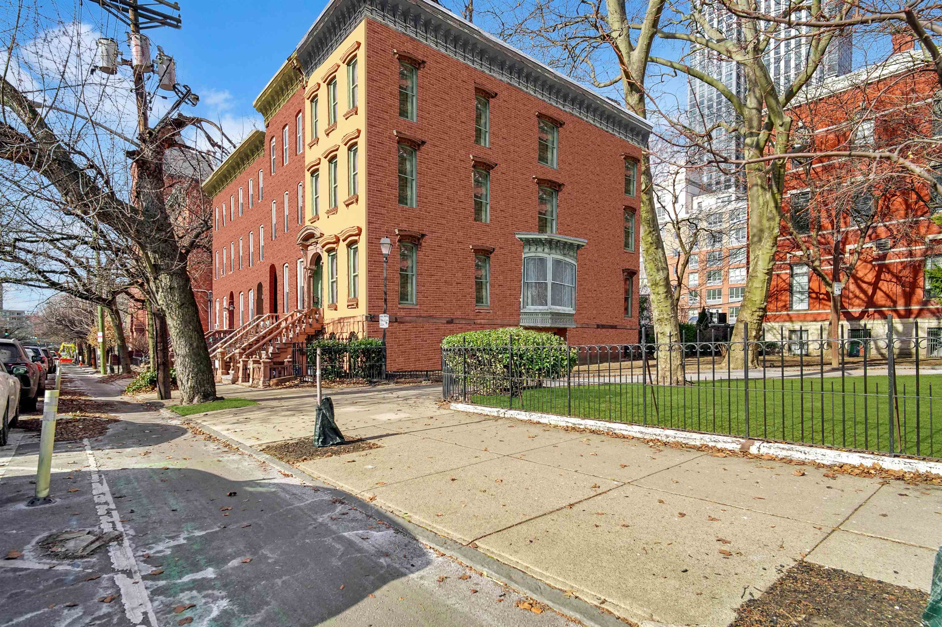 100 GRAND ST