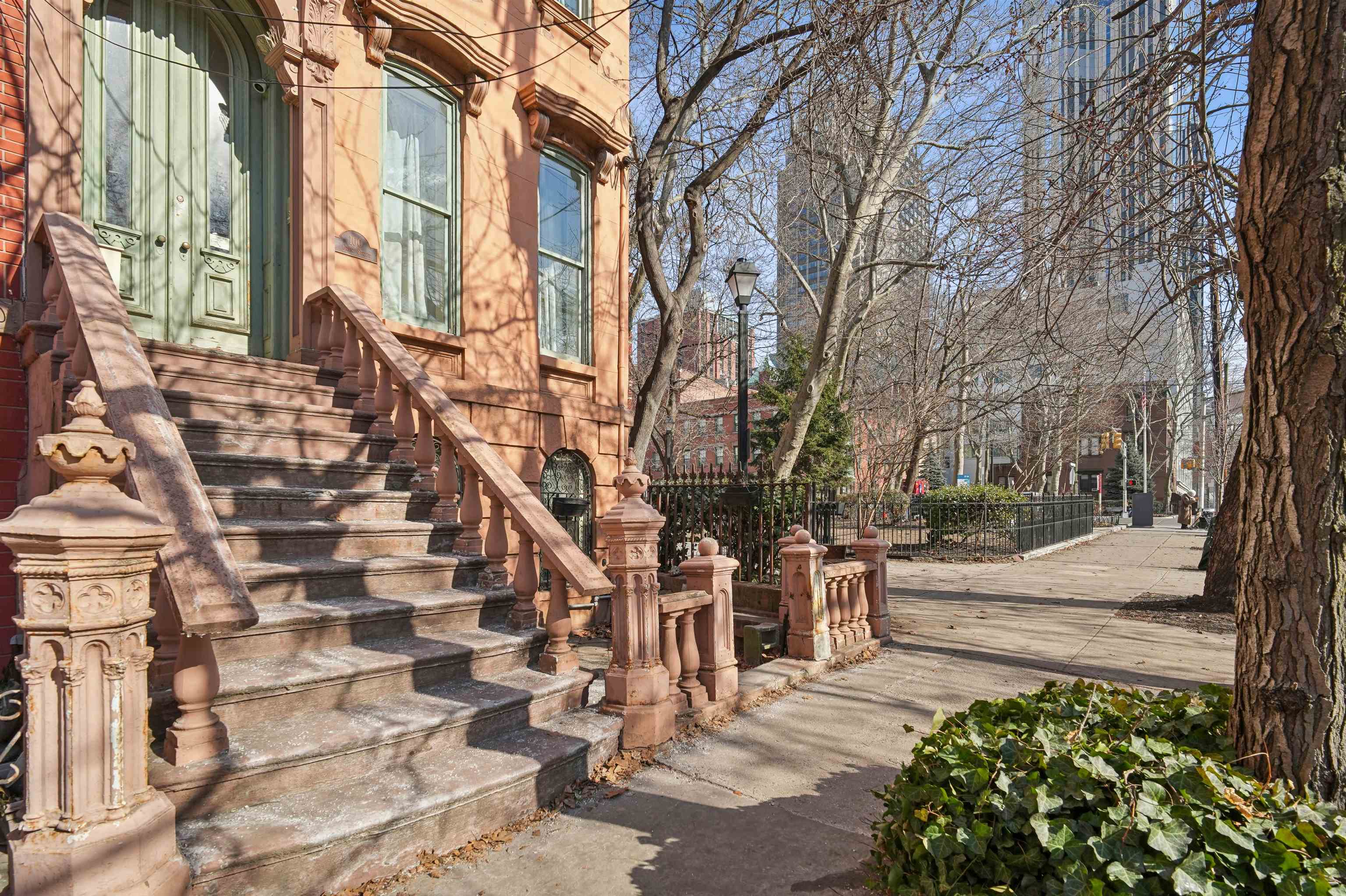 100 GRAND ST