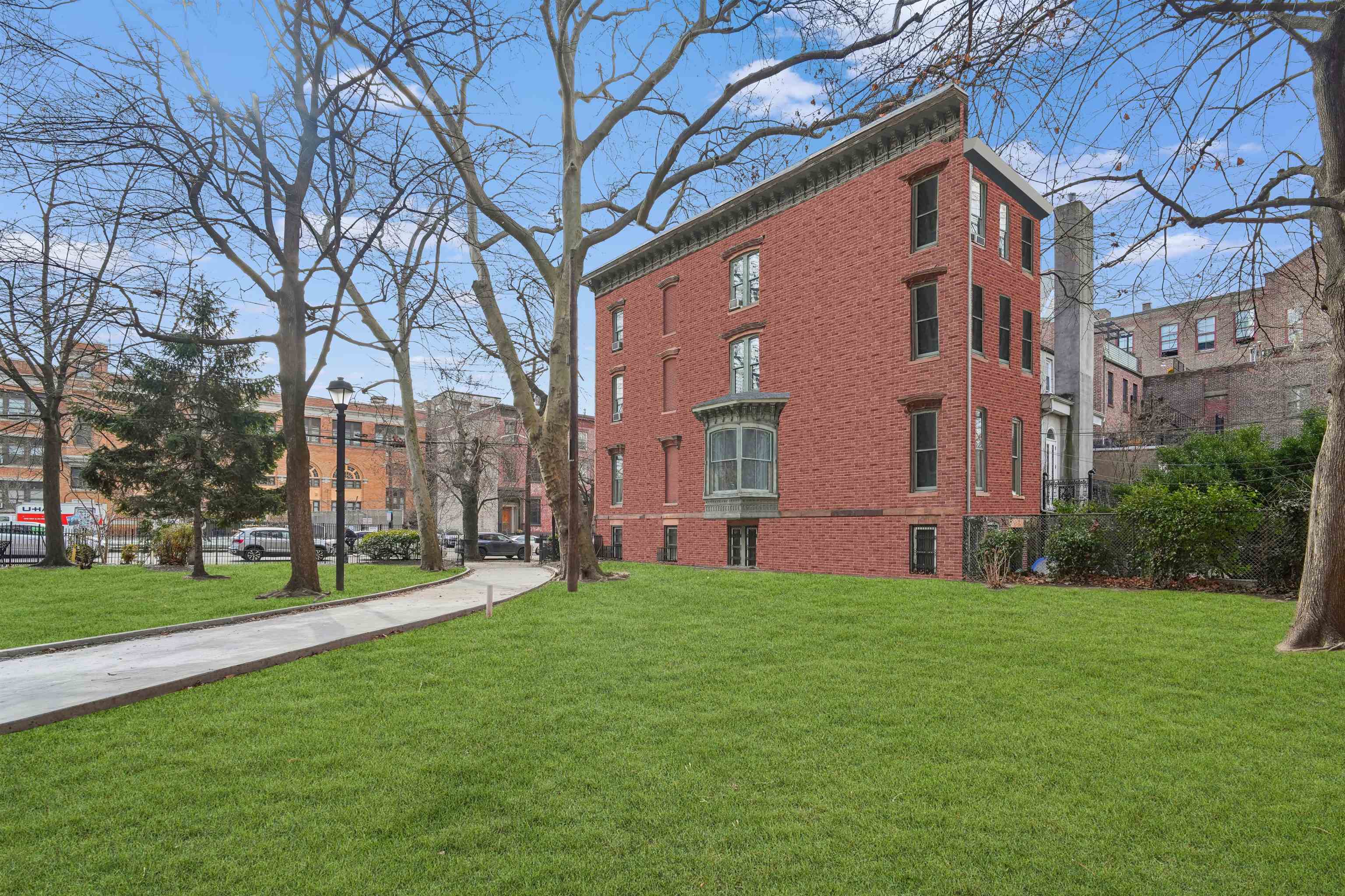 100 GRAND ST