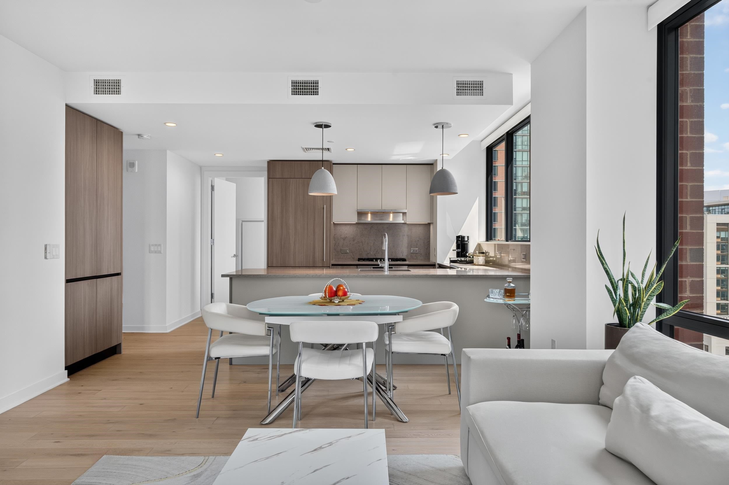 155 BAY ST 1707